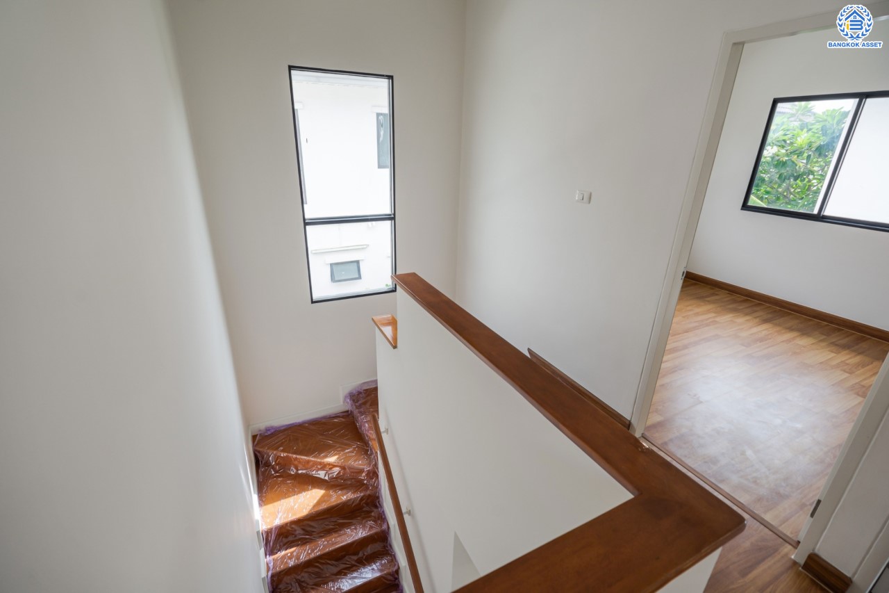 บ้านมือสองตกแต่งใหม่ แบรนด์ Property Perfect ม.โมดิวิลล่า ปิ่นเกล้า-วงแหวน หลังมุม เนื้อที่ 44 ตร.ว. ฟังก์ชัน 3 ห้องนอน 2 ห้องน้ำ 2 ที่จอดรถ เติมเต็มทุกความต้องการ ใช้ชีวิตแบบใกล้ชิดธรรมชาติ บนทำเลเดินทางสะดวก เชื่อมต่อ ถ.กาญจนาภิเษก ใกล้ทางด่วน"ศรีรัช" และเซ็นทรัลเวสต์เกต